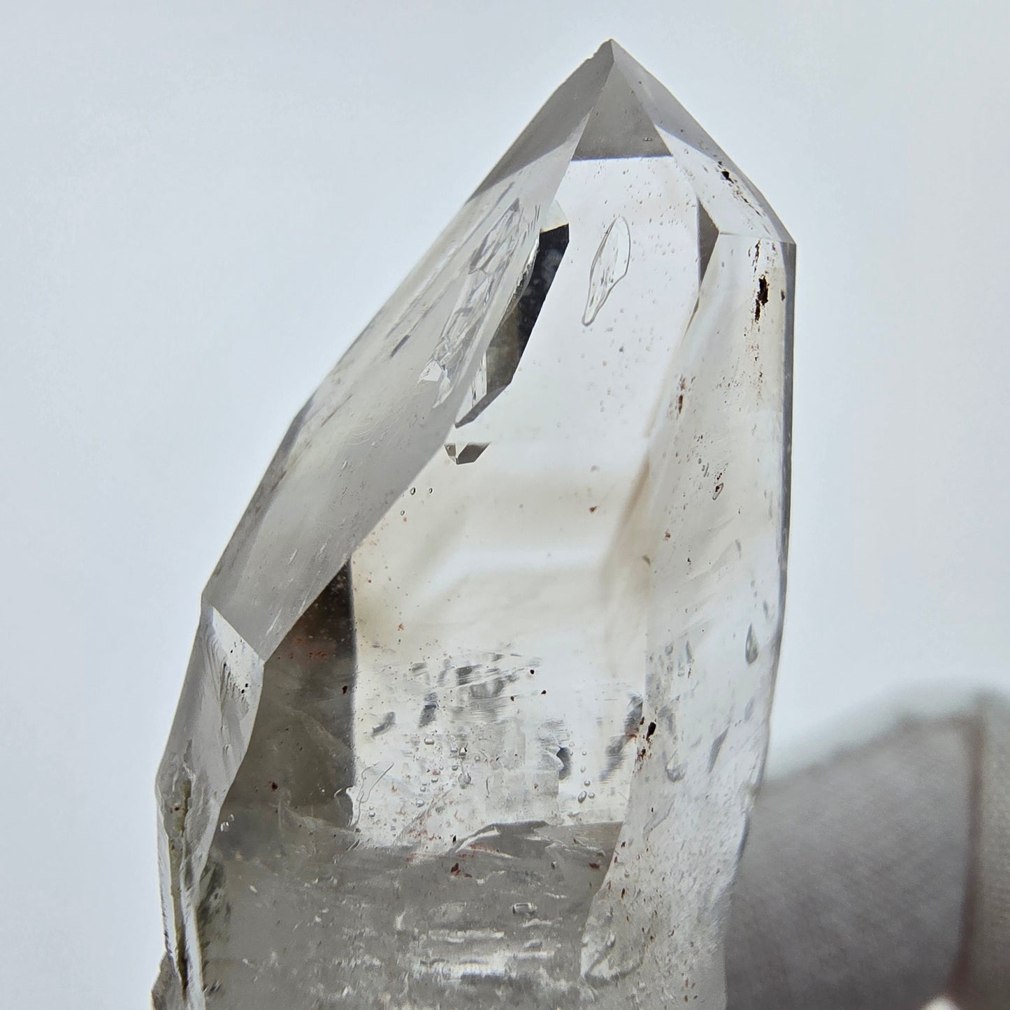 Enhydro Phantom Rauchquarz Zepter Spitze 1x Blase Goboboseb, Namibia 46*22*20mm