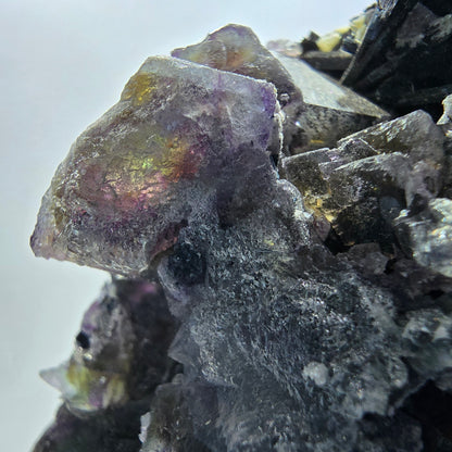Fluorite fantôme colorée, hyalite, tourmaline schol, muscovite, Erongo, Namibie, 80 x 46 x 60 mm 