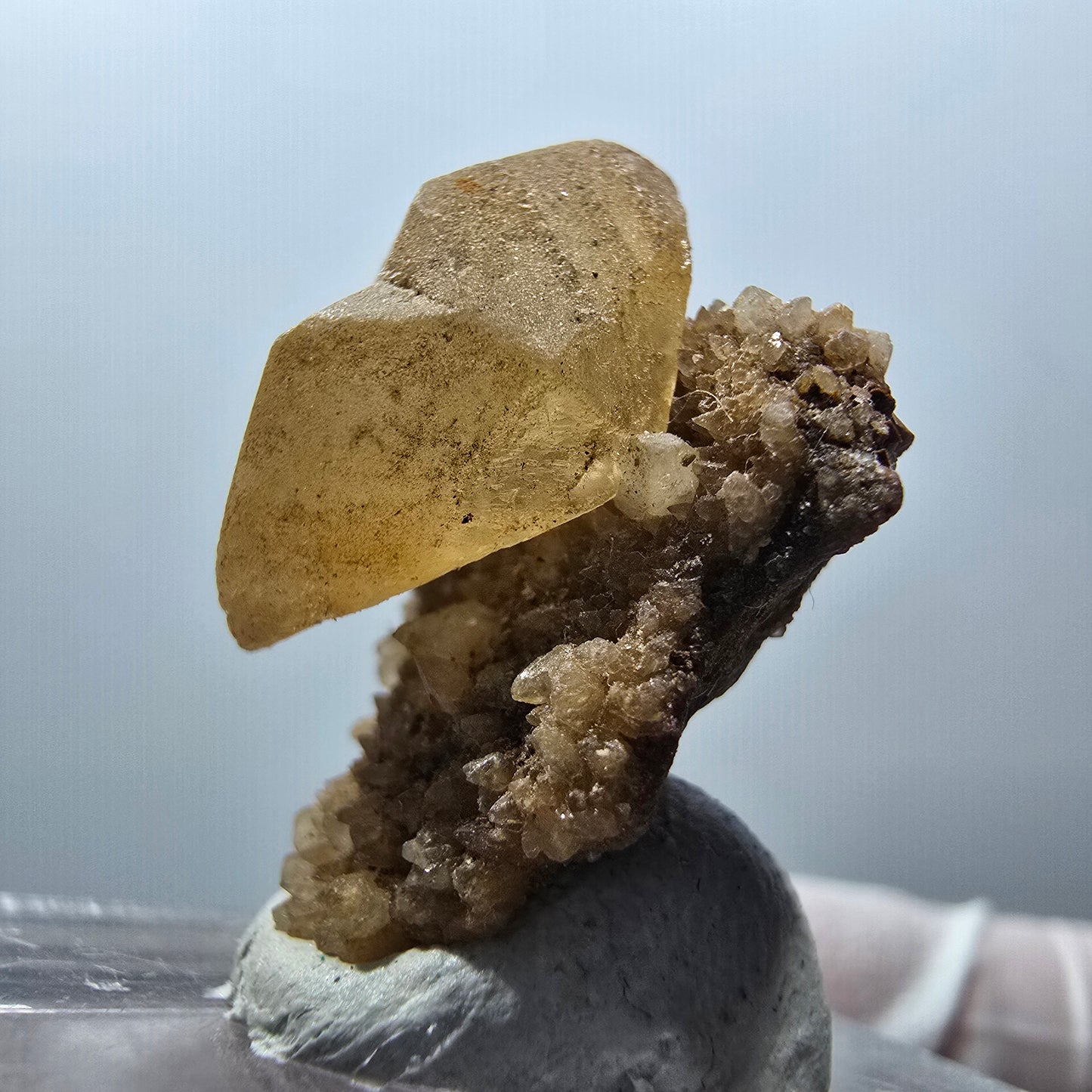 Seltene Calcit X auf Matrix Kristall Spitze, gelb Erongo, Namibia 29*17*13mm #13091