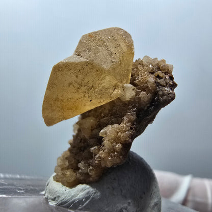 Seltene Calcit X auf Matrix Kristall Spitze, gelb Erongo, Namibia 29*17*13mm #13091