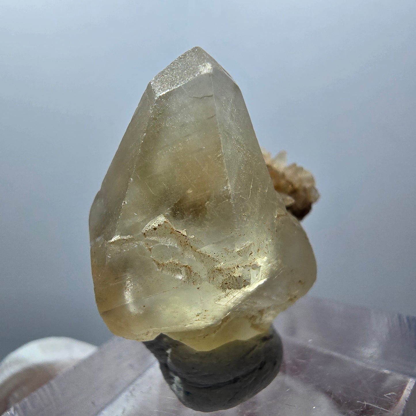 Seltene Calcit X auf Matrix Kristall Spitze, gelb Erongo, Namibia 25*22*14mm #13095