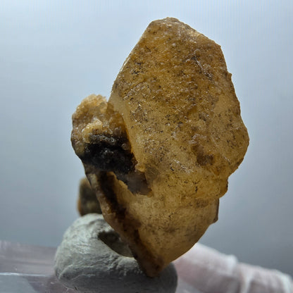 Seltene Calcit X auf Matrix Kristall Spitze, gelb Erongo, Namibia 35*22*19mm #13096