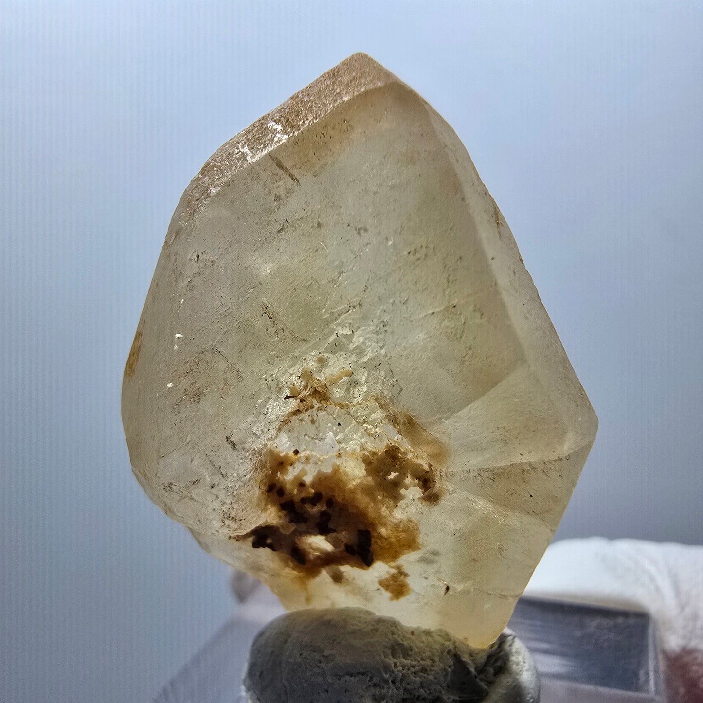 Seltene Calcit X auf Matrix Kristall Spitze, gelb Erongo, Namibia 36*24*17mm #13097