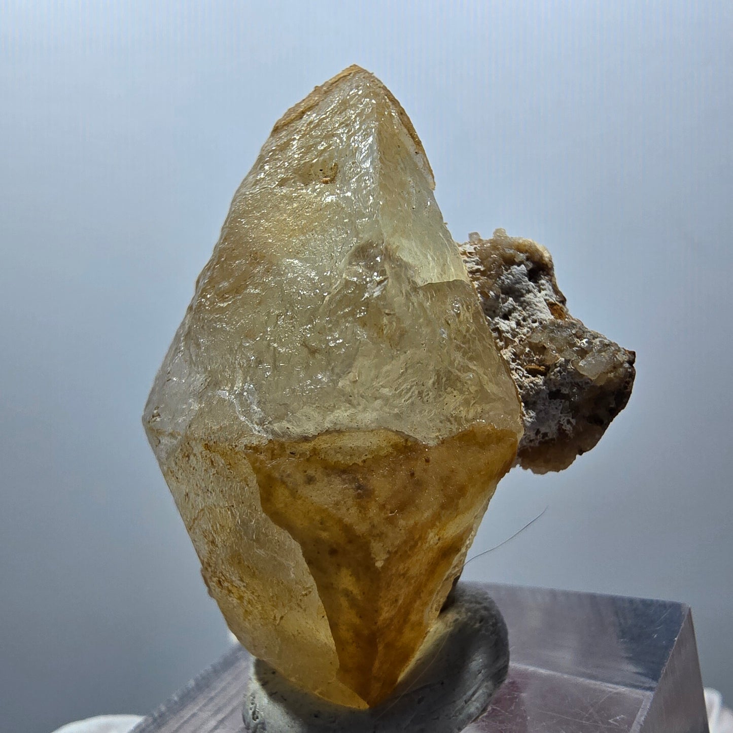 Seltene Calcit X auf Matrix Kristall Spitze, gelb Erongo, Namibia 39*29*17mm #13101