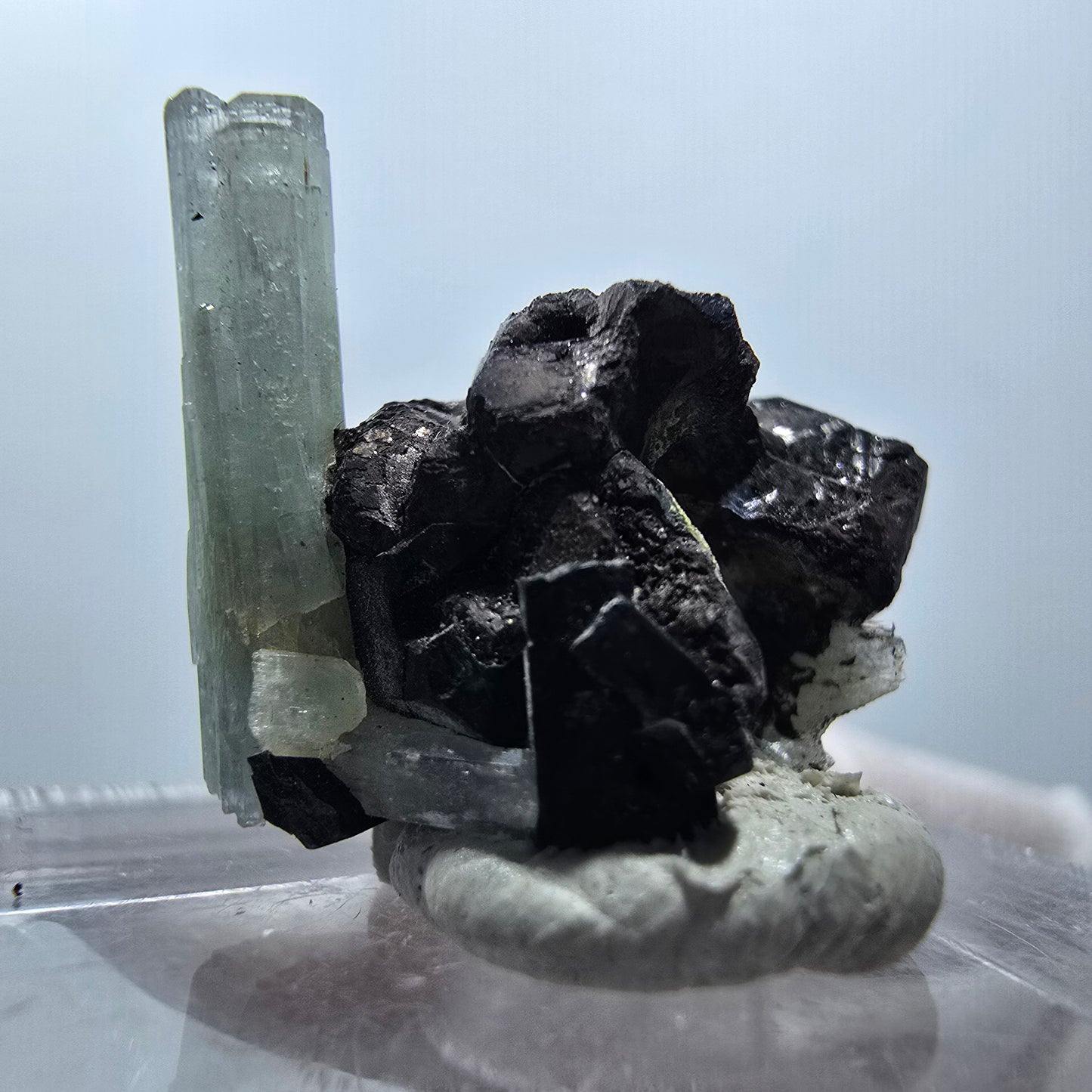 Seltene Aquamarin X auf Schörl Turmalin Stufe Erongo, Namibia 21*16*20mm #13106