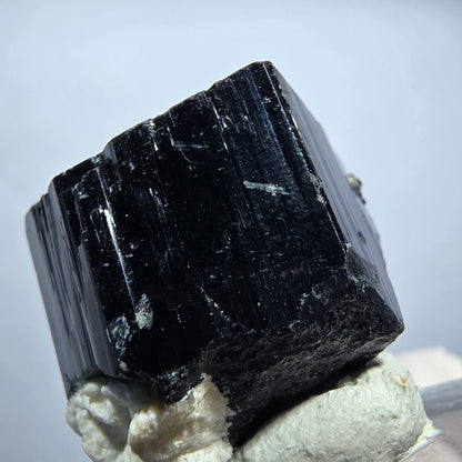 Symmetrischer Schörl Turmalin mit Orthoklas Erongo, Namibia 27*27*29mm #13147