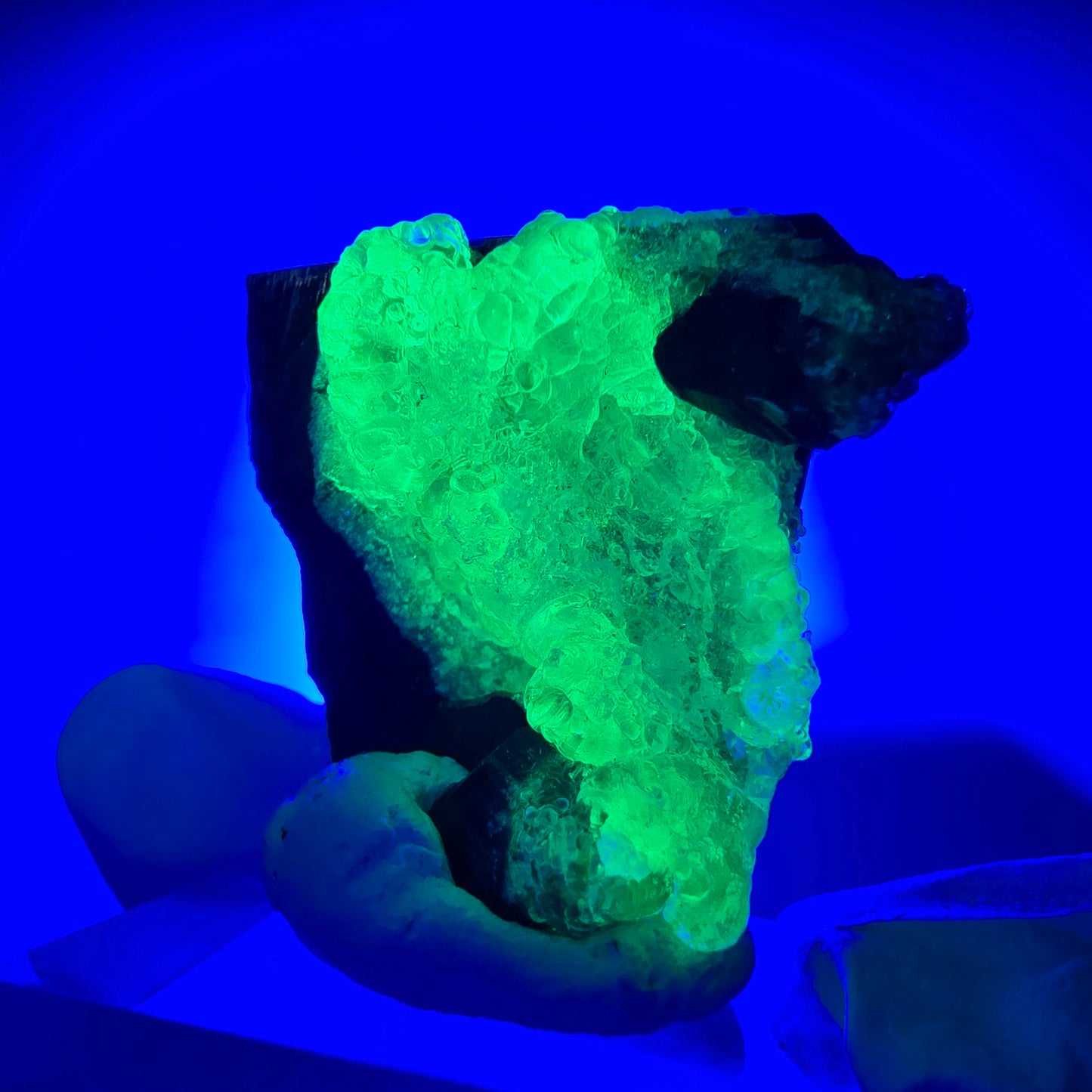 Symmetrische Schörl Turmalin, Hyalit Opal Stufe Erongo, Namibia 35*30*28mm #13154