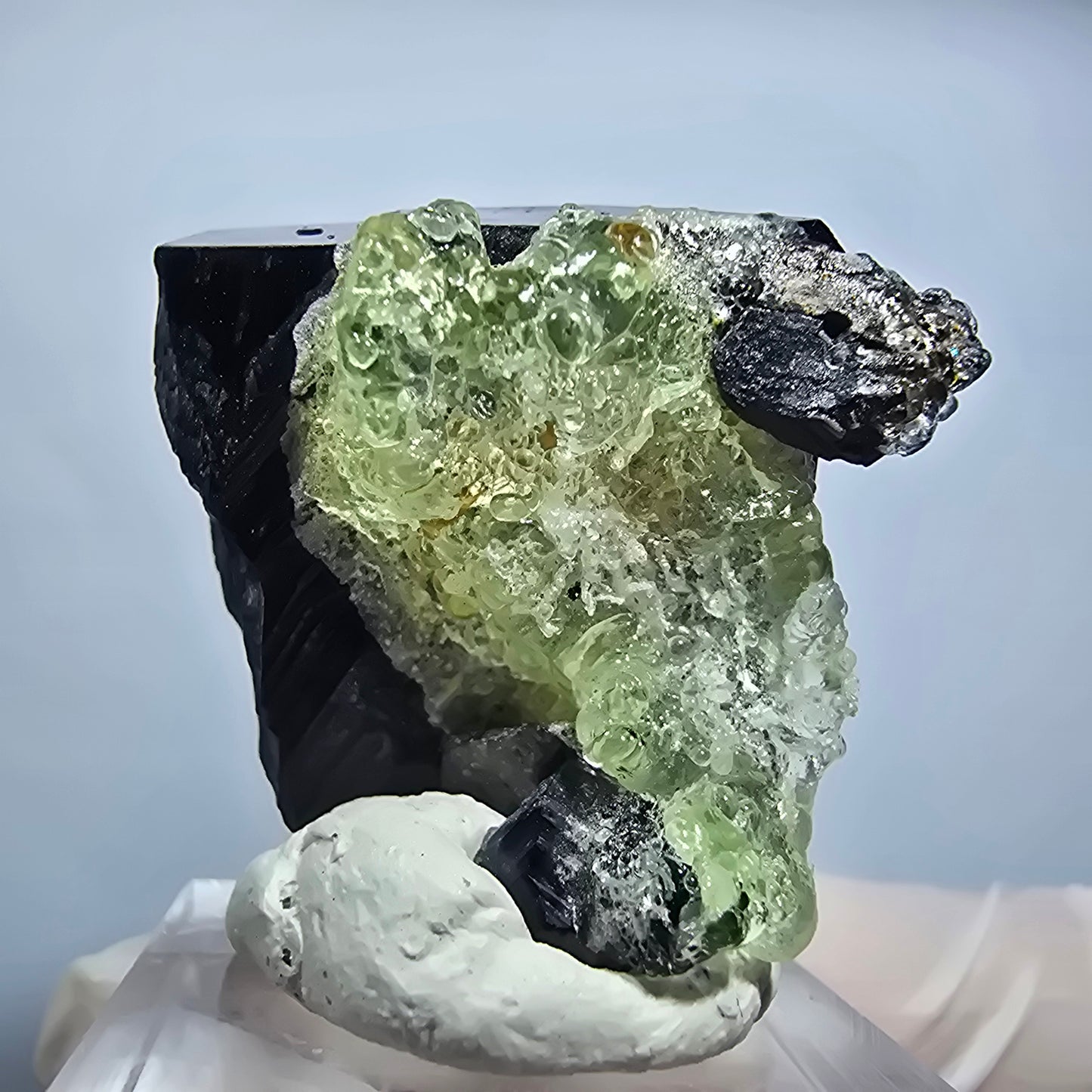 Symmetrische Schörl Turmalin, Hyalit Opal Stufe Erongo, Namibia 35*30*28mm #13154
