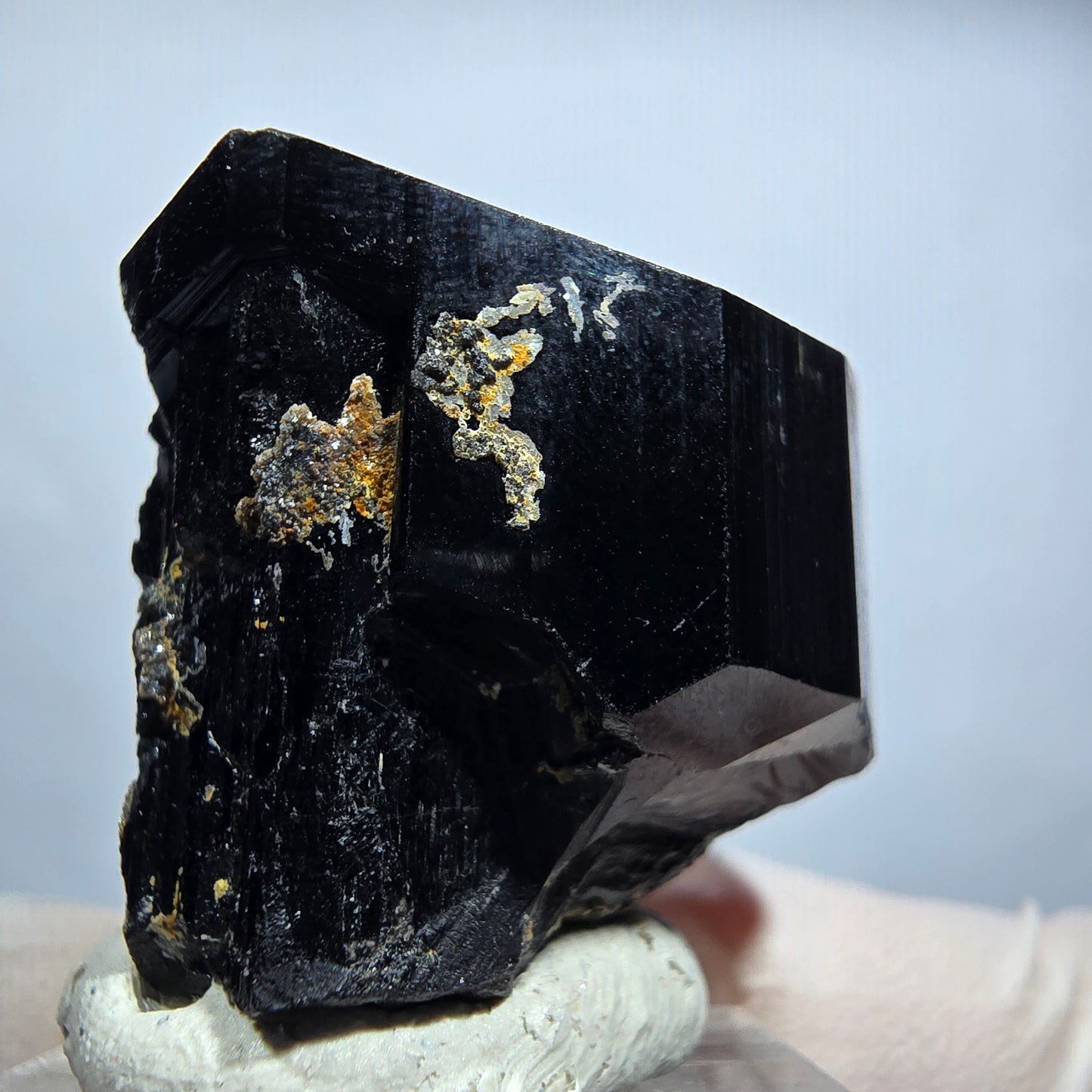 Symmetrischer Schörl Turmalin mit Orthoklas Erongo, Namibia 33*29*29mm #13155