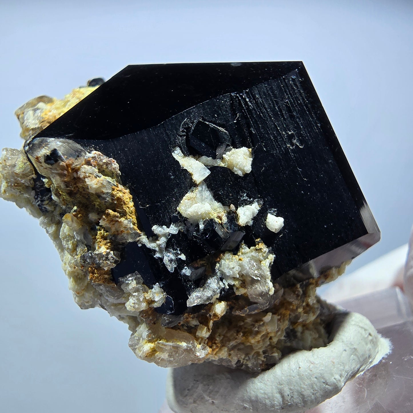Symmetrische Schörl Turmalin, Rauchquarz, Hyalit Opal Stufe Erongo, Namibia 40*33*28mm #13161