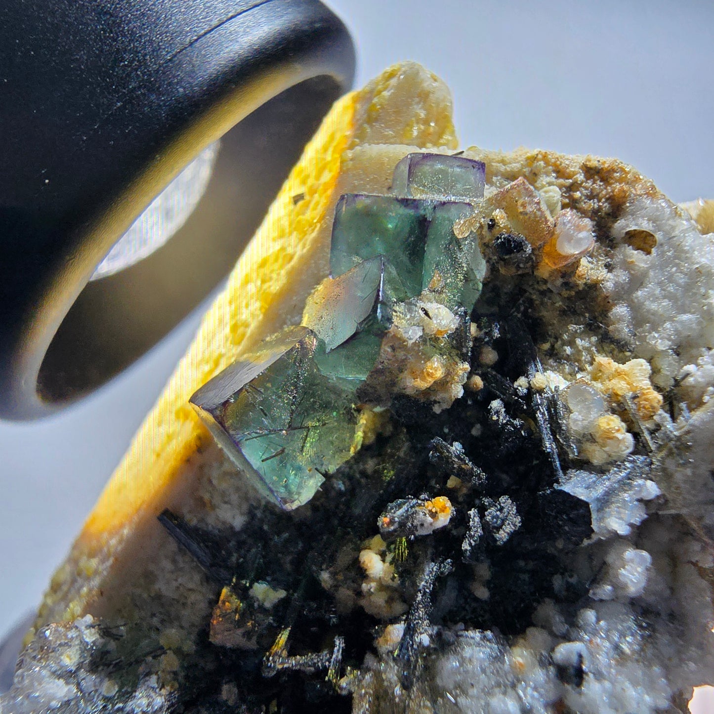 Phantom Fluorit, Hyalit Opal, Schörl Turmalin auf Orthoklas Erongo, Namibia 44*30*23mm #13170