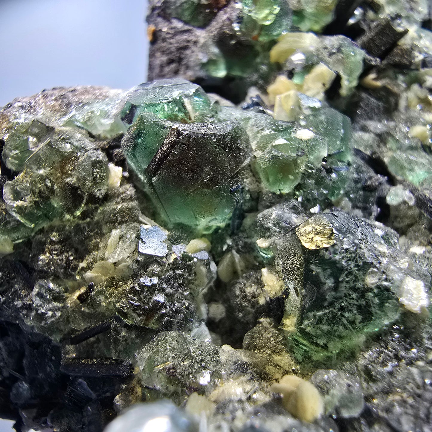 Phantom Fluorit, hexagonal, Hyalit, Schörl Turmalin, Muskovit Erongo, Namibia 66*5935mm #13181