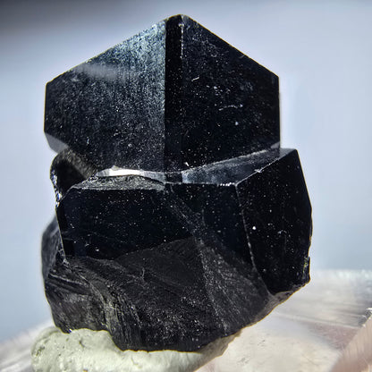 Symmetrische Schörl Turmalin Stufe Erongo, Namibia 29*24*19mm #13208