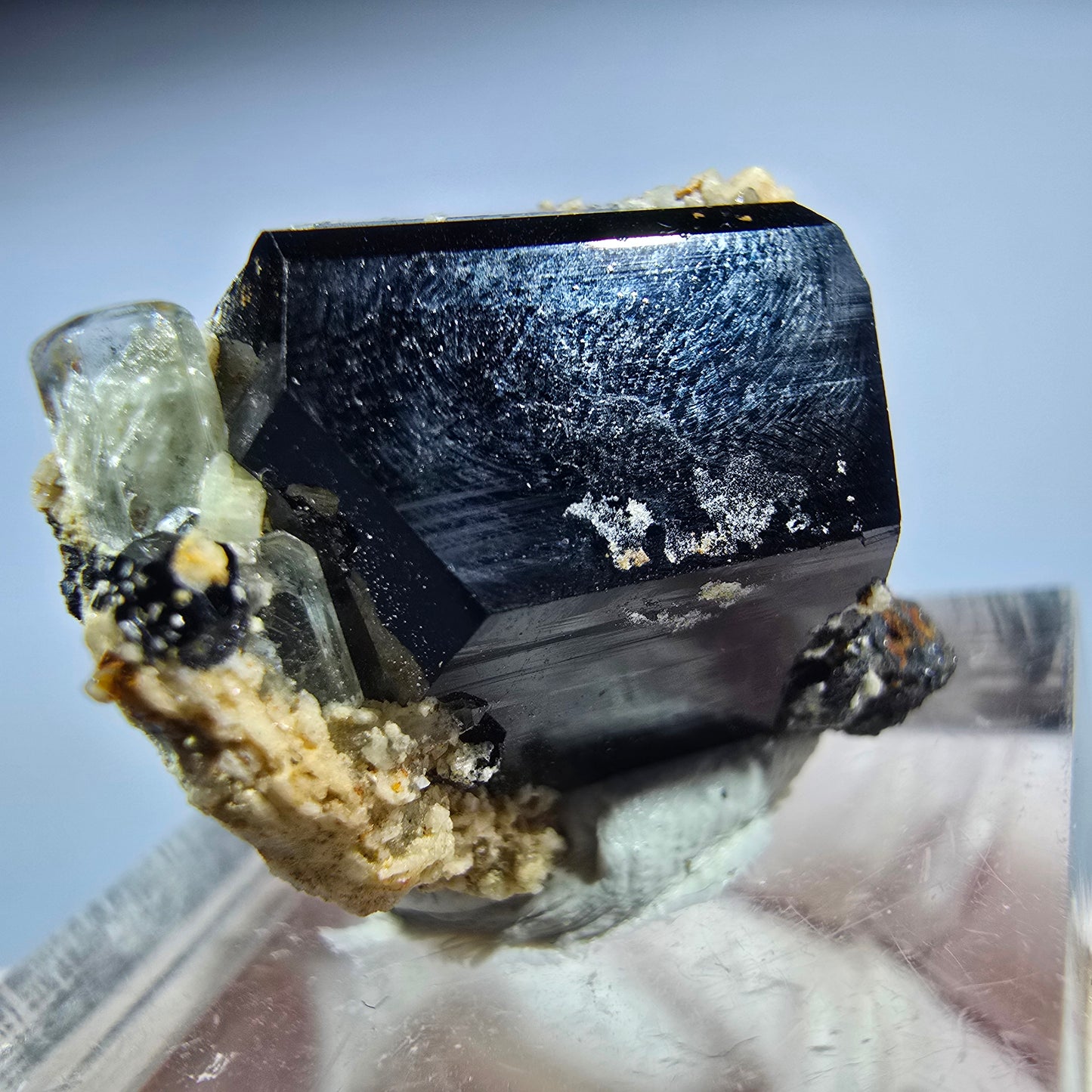 Symmetrische Schörl Turmalin, Aquamarin, Orthoklas Stufe Erongo, Namibia 23*18*18mm #13210
