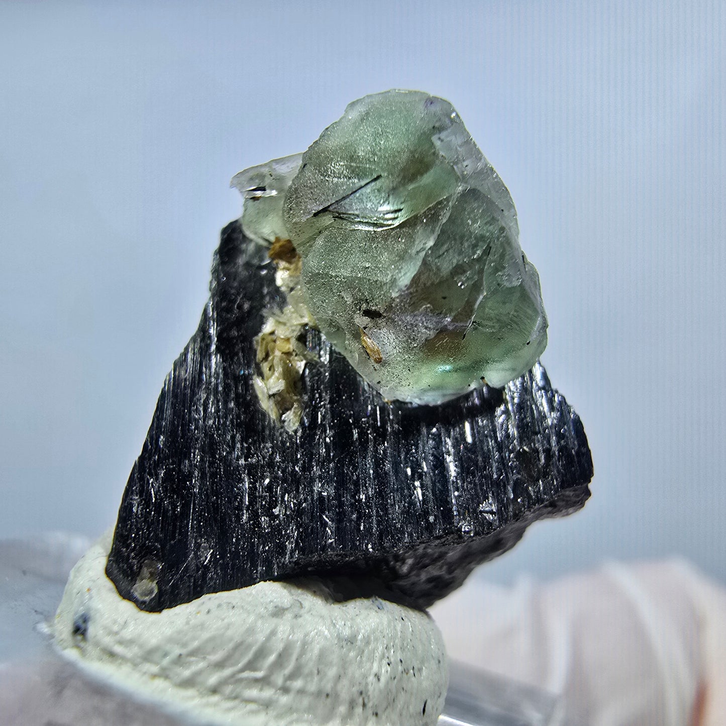 Phantom Fluorit Würfel auf Schörl Turmalin Erongo, Namibia 147*16*16mm #13223