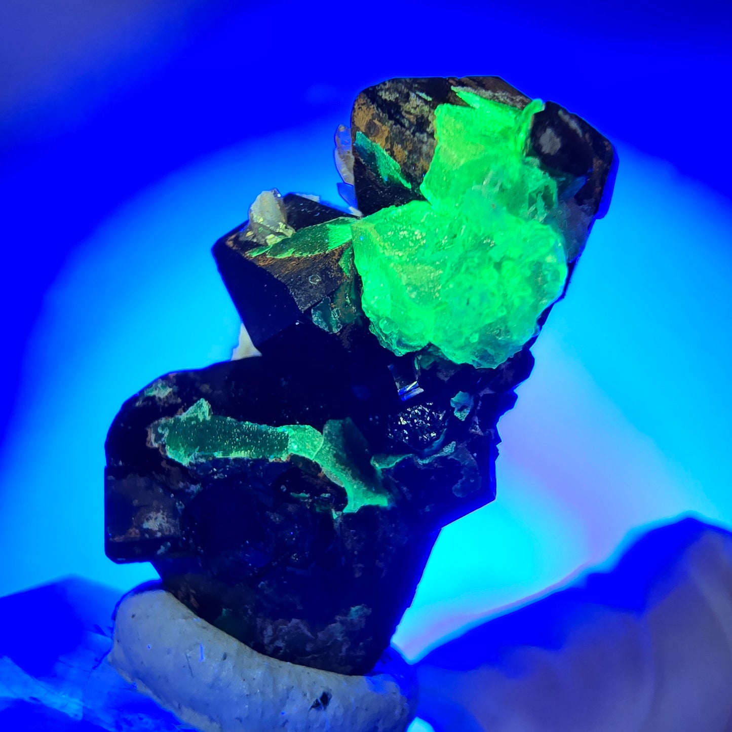 Symmetrische Schörl Turmalin, Hyalit Opal, Orthoklas Stufe Erongo, Namibia 34*21*17mm #13232