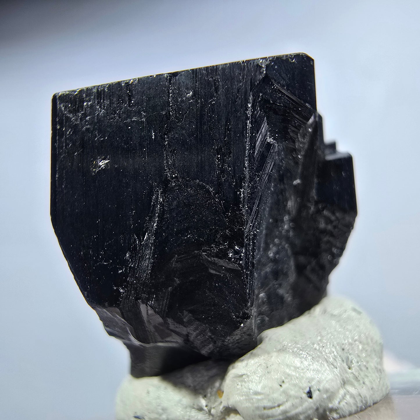 Symmetrischer Schörl Turmalin Kristall Erongo, Namibia 22*21*18mm #13239