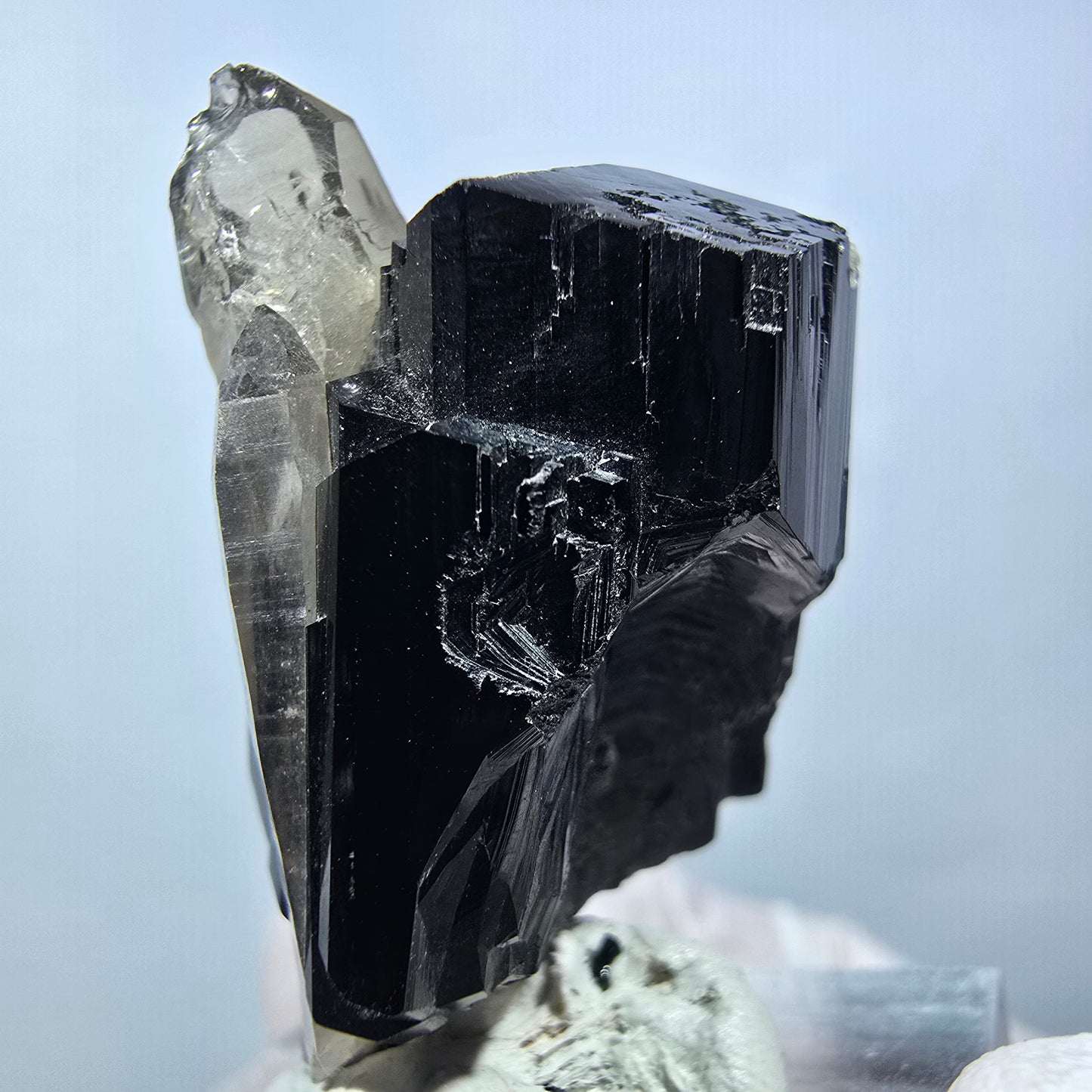 Symmetrische Schörl Turmalin, Rauchquarz Stufe Erongo, Namibia 34*21*20mm #13246