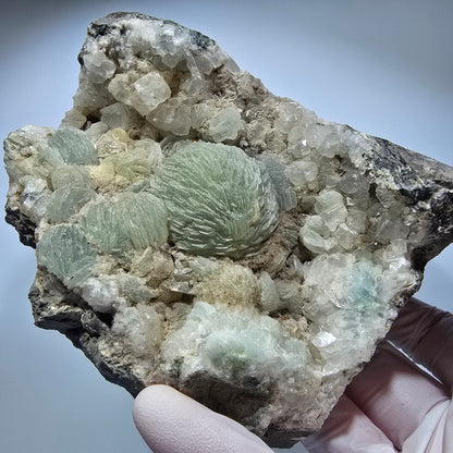 XL Prehnit Kugel, Calcit Würfel, Quarz auf Matrix Goboboseb Namibia 106*110*60mm #13292