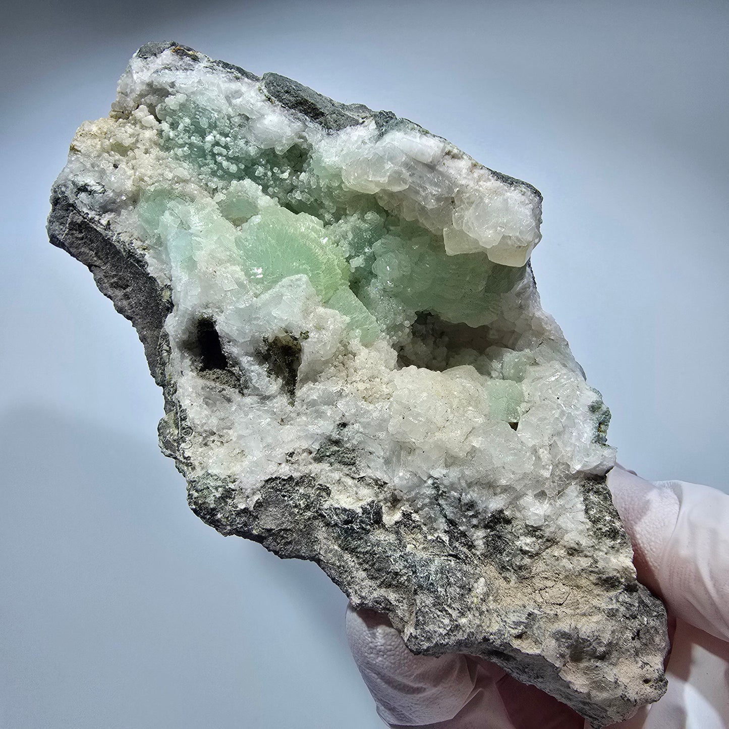 XL Prehnit Kugel, Calcit Würfel, Quarz auf Matrix Goboboseb, Namibia 124*70*51mm #13294