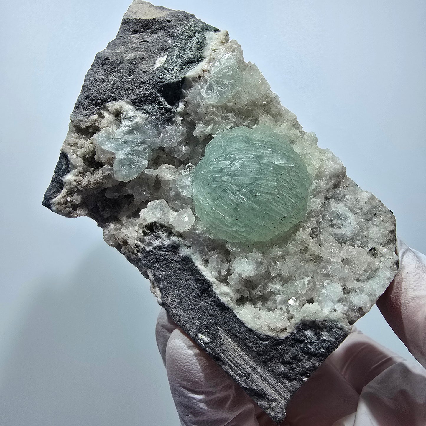XL Prehnit Kugel, Calcit Würfel, Quarz auf Matrix Goboboseb, Namibia 100*62*55mm #13313