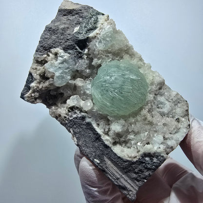 XL Prehnit Kugel, Calcit Würfel, Quarz auf Matrix Goboboseb, Namibia 100*62*55mm #13313