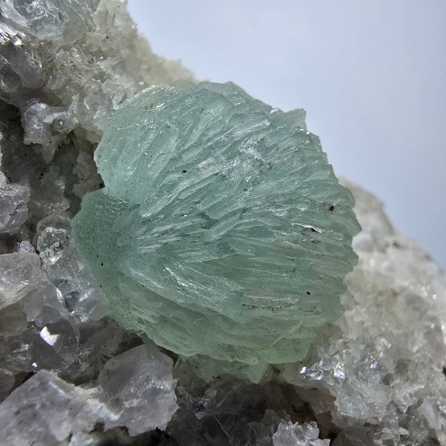XL Prehnit Kugel, Calcit Würfel, Quarz auf Matrix Goboboseb, Namibia 100*62*55mm #13313