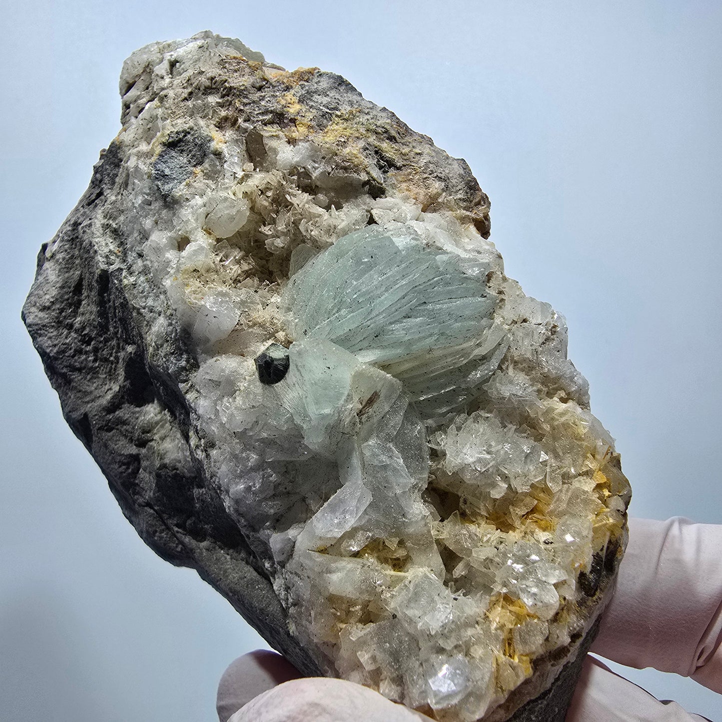 XL Prehnit Kugel, Calcit Würfel, Quarz auf Matrix Goboboseb, Namibia 97*67*31mm #13316