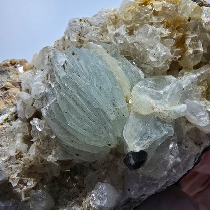 XL Prehnit Kugel, Calcit Würfel, Quarz auf Matrix Goboboseb, Namibia 97*67*31mm #13316