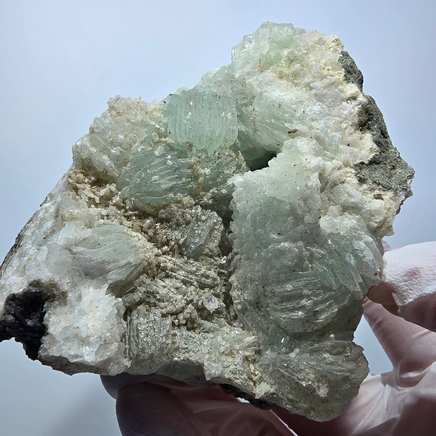 XL Prehnit Kugel, Quarz auf Matrix Goboboseb, Namibia 83*78*50mm #13317
