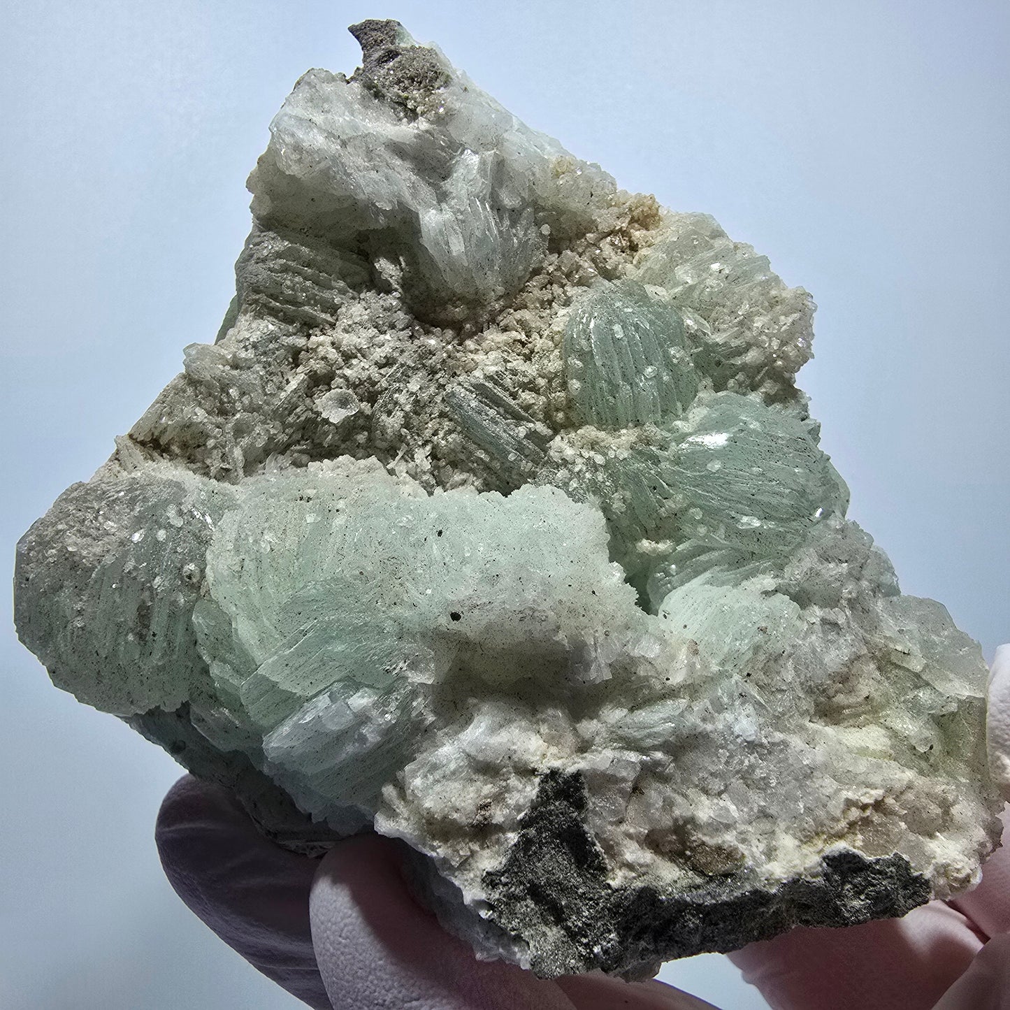 XL Prehnit Kugel, Quarz auf Matrix Goboboseb, Namibia 83*78*50mm #13317
