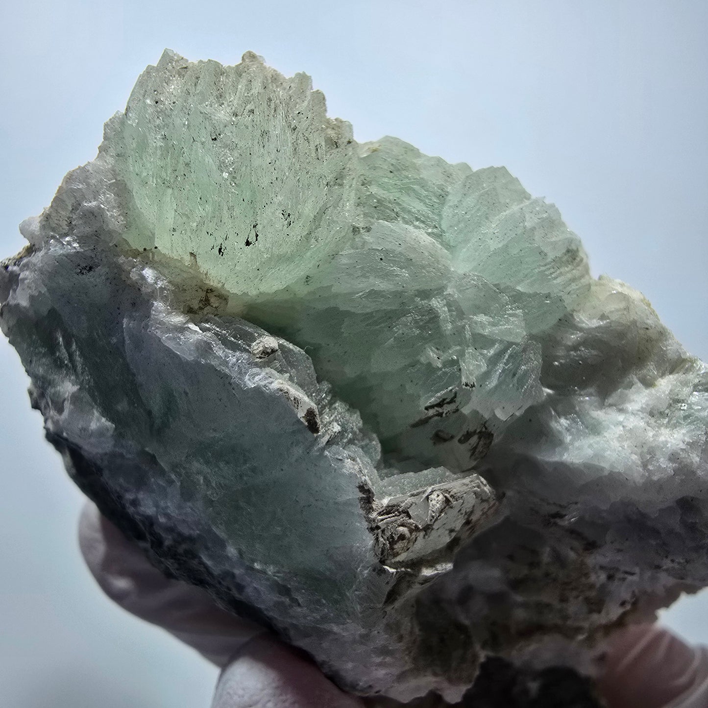 XL Prehnit Kugel, Quarz auf Matrix Goboboseb, Namibia 83*78*50mm #13317