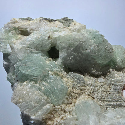 XL Prehnit Kugel, Quarz auf Matrix Goboboseb, Namibia 83*78*50mm #13317