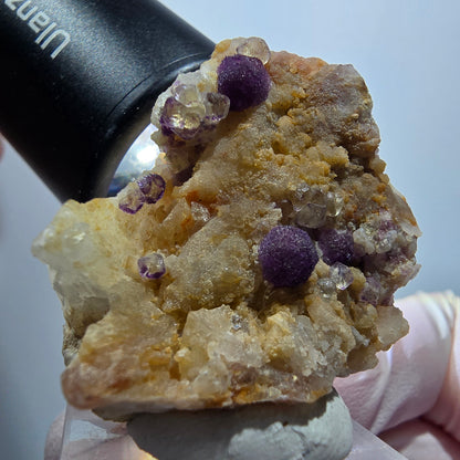 RUNDE Fluorit Kugel-Kristalle auf Quarz Stufe, lila Omehane, Namibia 36*35*26mm #13342