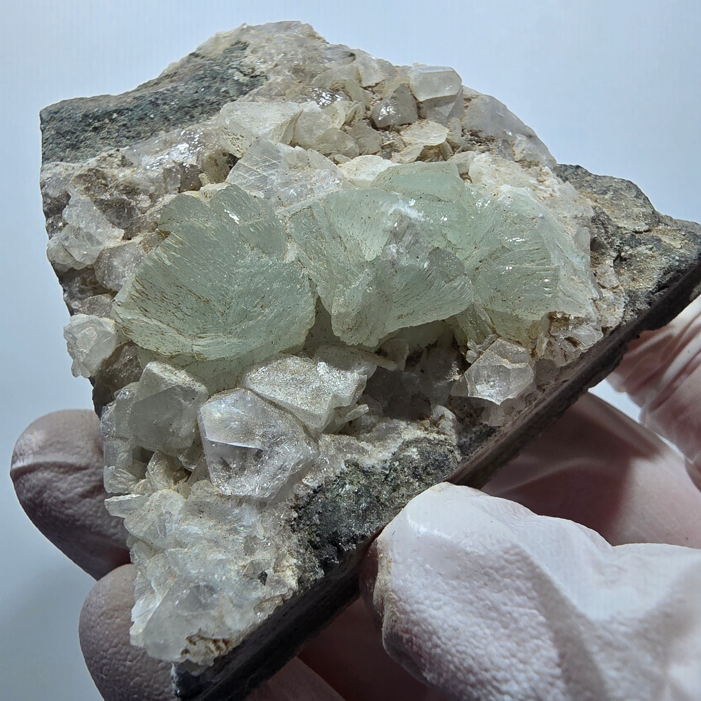 Prehnit Kugel, Calcit Würfel, Quarz auf Matrix Goboboseb, Namibia 73*65*25mm #13355