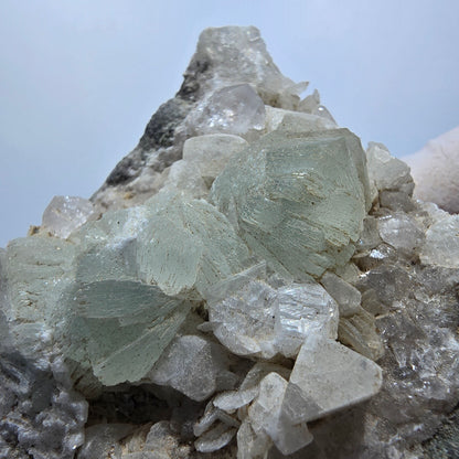 Prehnit Kugel, Calcit Würfel, Quarz auf Matrix Goboboseb, Namibia 73*65*25mm #13355