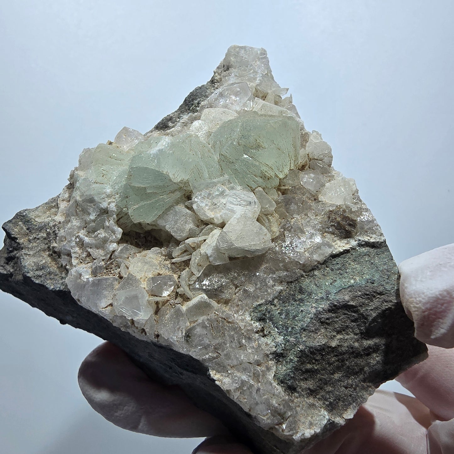 Prehnit Kugel, Calcit Würfel, Quarz auf Matrix Goboboseb, Namibia 73*65*25mm #13355