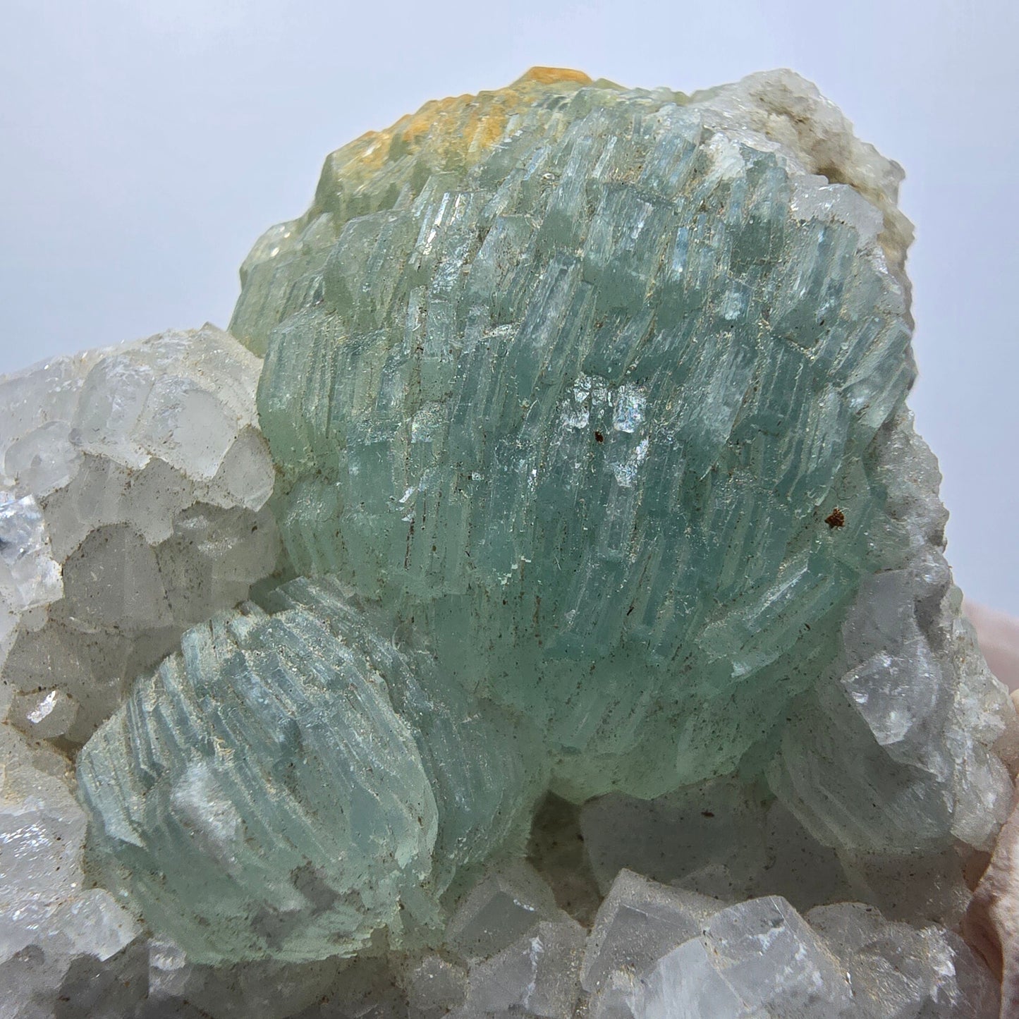 Prehnit Kugel, Calcit Würfel, Quarz auf Matrix Goboboseb, Namibia 77*59*35mm #13357
