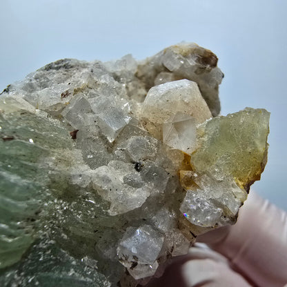Prehnit Kugel, Calcit Würfel, Quarz auf Matrix Goboboseb, Namibia 67*35*24mm #13359