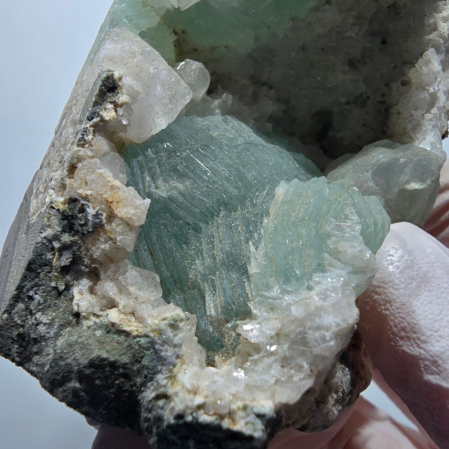 Prehnit Kugel, Calcit Würfel, Quarz auf Matrix Goboboseb, Namibia 83*58*51mm #13360
