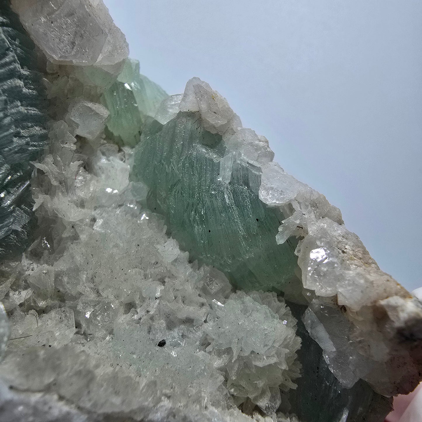 Prehnit Kugel, Calcit Würfel, Quarz auf Matrix Goboboseb, Namibia 83*58*51mm #13360