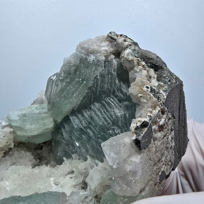 Prehnit Kugel, Calcit Würfel, Quarz auf Matrix Goboboseb, Namibia 83*58*51mm #13360