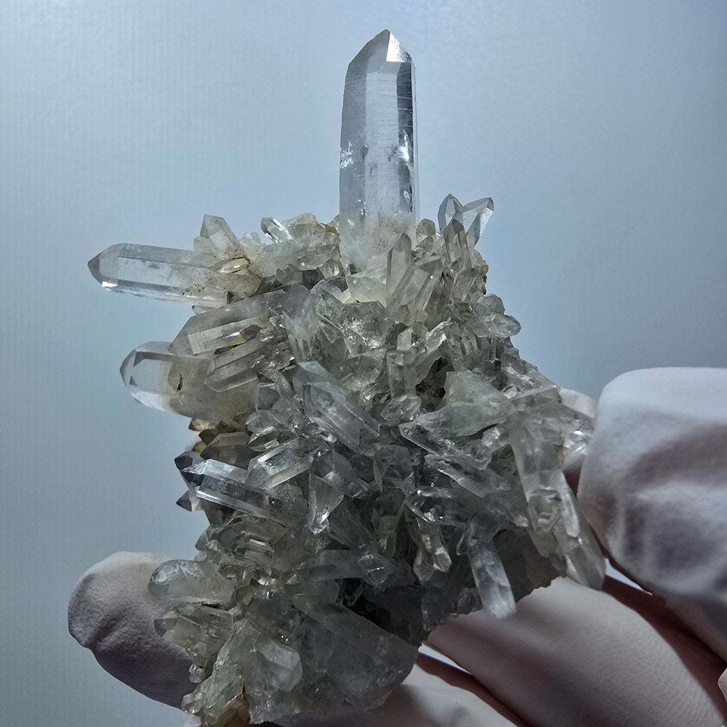 Klare Lemurian Quarz Spitzen auf Matrix Goboboseb, Namibia 66*61*37mm #13375