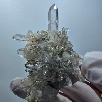 Klare Lemurian Quarz Spitzen auf Matrix Goboboseb, Namibia 66*61*37mm #13375