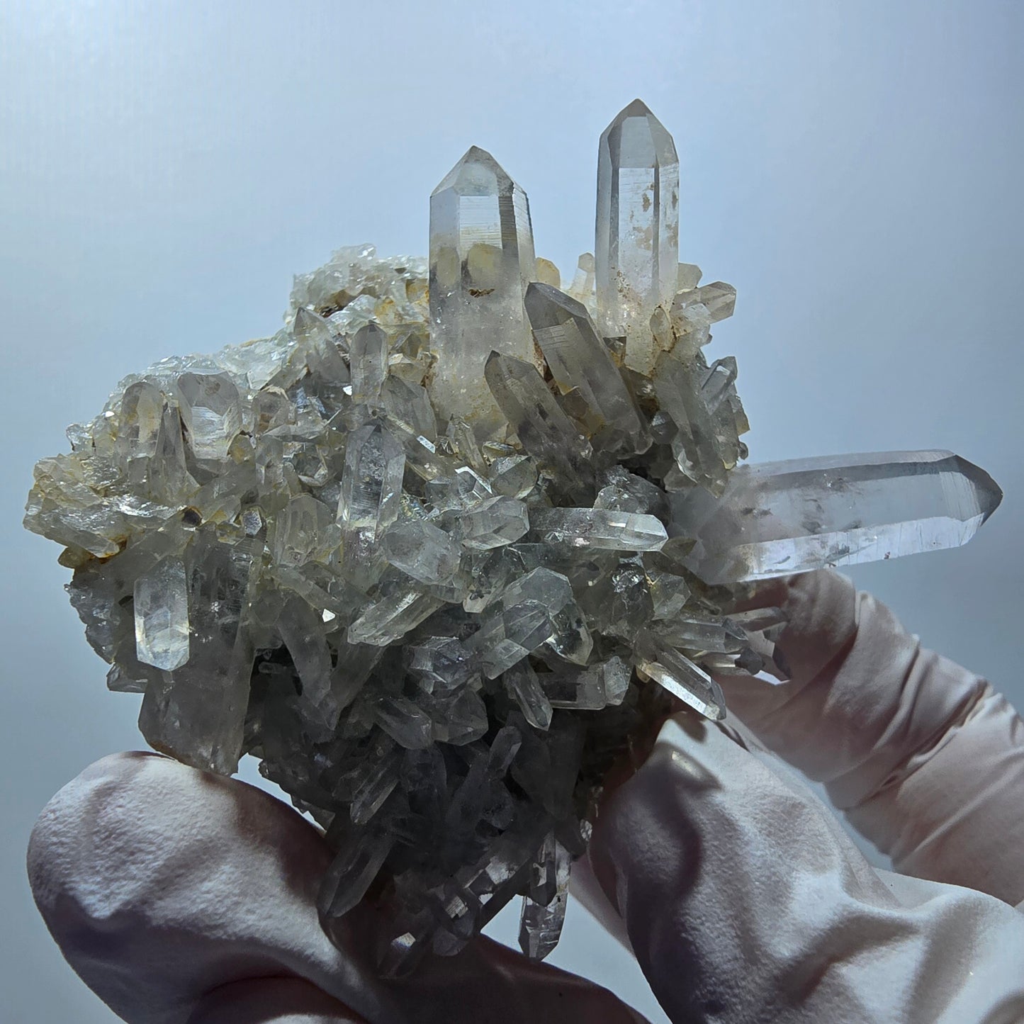 Klare Lemurian Quarz Spitzen auf Matrix Goboboseb, Namibia 66*61*37mm #13375
