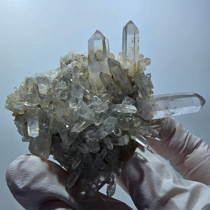 Klare Lemurian Quarz Spitzen auf Matrix Goboboseb, Namibia 66*61*37mm #13375