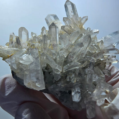 Klare Lemurian Quarz Spitzen auf Matrix Goboboseb, Namibia 66*61*37mm #13375