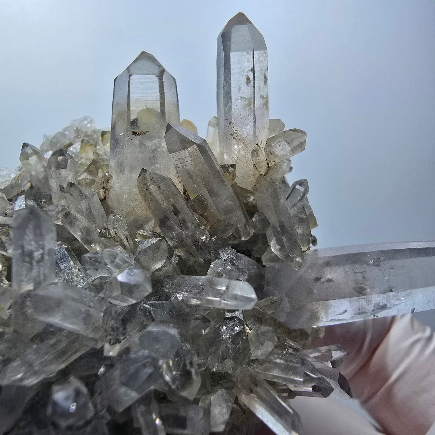 Klare Lemurian Quarz Spitzen auf Matrix Goboboseb, Namibia 66*61*37mm #13375
