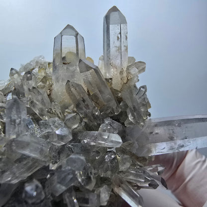 Klare Lemurian Quarz Spitzen auf Matrix Goboboseb, Namibia 66*61*37mm #13375