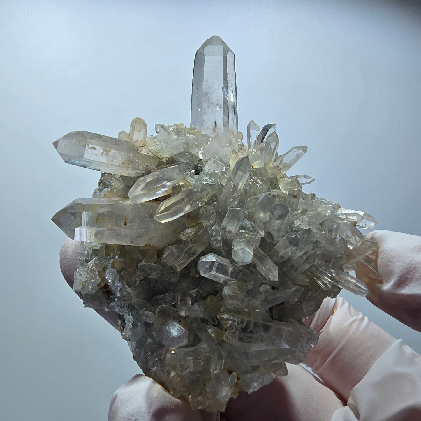 Klare Lemurian Quarz Spitzen auf Matrix Goboboseb, Namibia 66*61*37mm #13375